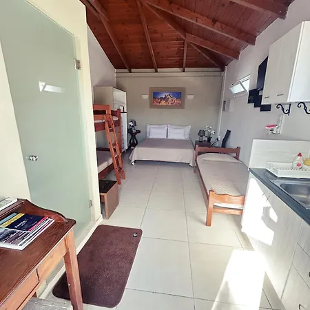 Pedro Navarino 5-7 * Laganas