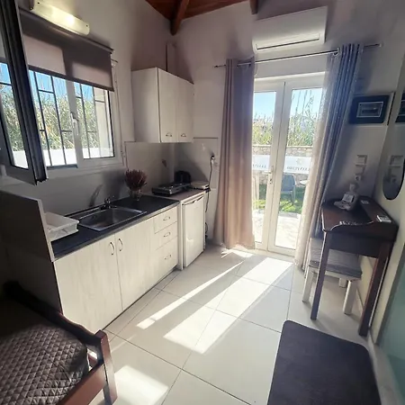 Pedro Navarino 5-7 Apartment Laganas