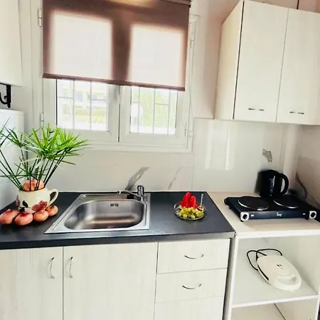 Pedro Navarino 5-7 *